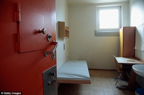 Στη φυλακή του ...Χίτλερ ο Ούλι Χένες της Μπάγερν Μονάχου –Φυλάκιση 3,5 ετών για φοροδιαφυγή [εικόνες] | iefimerida.gr 3