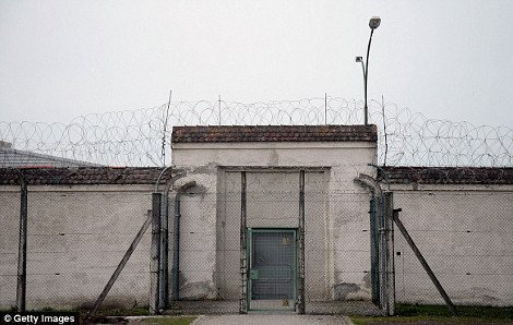 Στη φυλακή του ...Χίτλερ ο Ούλι Χένες της Μπάγερν Μονάχου –Φυλάκιση 3,5 ετών για φοροδιαφυγή [εικόνες] | iefimerida.gr 7