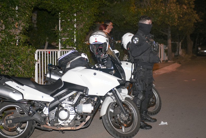 «Ντου» αντιεξουσιαστών στο σπίτι του γ.γ. του υπ. Δικαιοσύνης -15 προσαγωγές [εικόνες] | iefimerida.gr 2