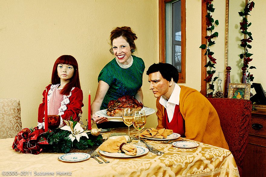 Ανύπαντρη 43χρονη έφτιαξε την «τέλεια» οικογένεια: Φωτογραφίζεται σε καθημερινές στιγμές με κούκλες [εικόνες] | iefimerida.gr 8