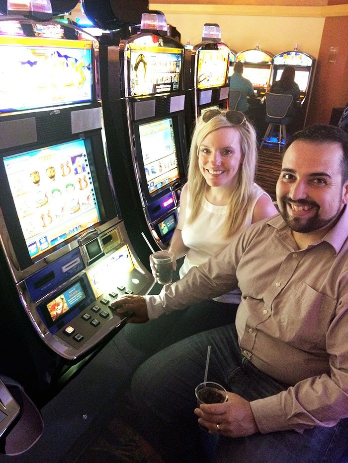 O πιο μίζερος τουρίστας του κόσμου χαμογελάει πάλι – Πήγε ξανά δωρεάν διακοπές, αλλά με την οικογένειά του [εικόνες]  | iefimerida.gr 7