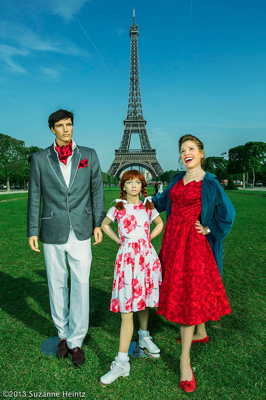 Ανύπαντρη 43χρονη έφτιαξε την «τέλεια» οικογένεια: Φωτογραφίζεται σε καθημερινές στιγμές με κούκλες [εικόνες] | iefimerida.gr 5