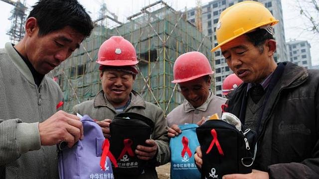 Το δράμα ενός 8χρονου αγοριού-Το διώχνουν από το χωριό του γιατί έχει AIDS [εικόνες] | iefimerida.gr 2