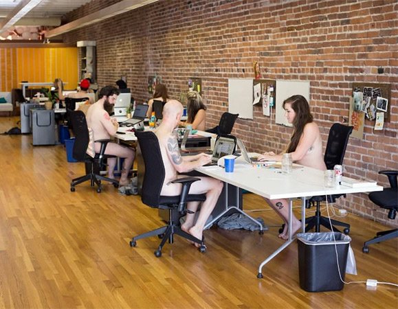 Ενα γραφείο στο Σαν Φρανσίσκο όπου όλοι δουλεύουν γυμνοί [εικόνες]  | iefimerida.gr 0