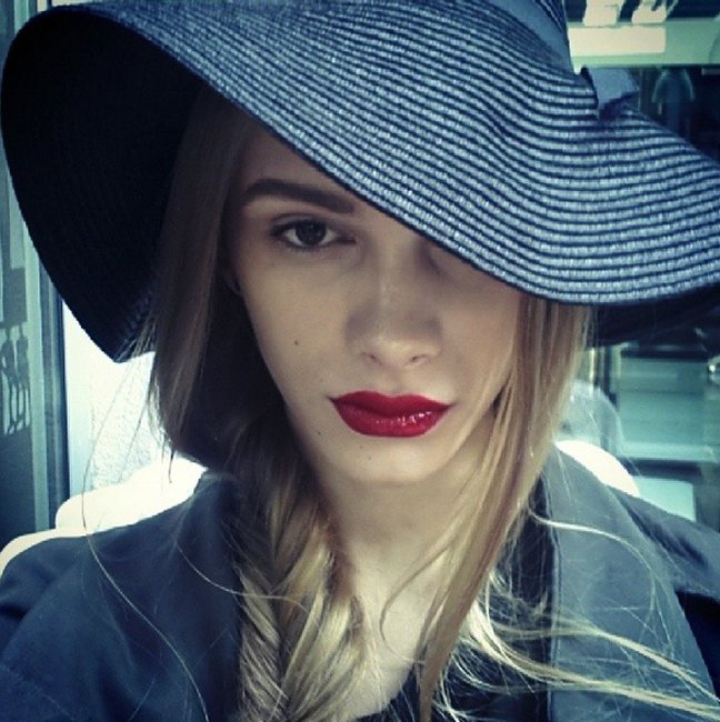 Ο 22χρονος άνδρας που βγάζει χρήματα ποζάροντας ως γυναίκα-μοντέλο [εικόνες] | iefimerida.gr 0