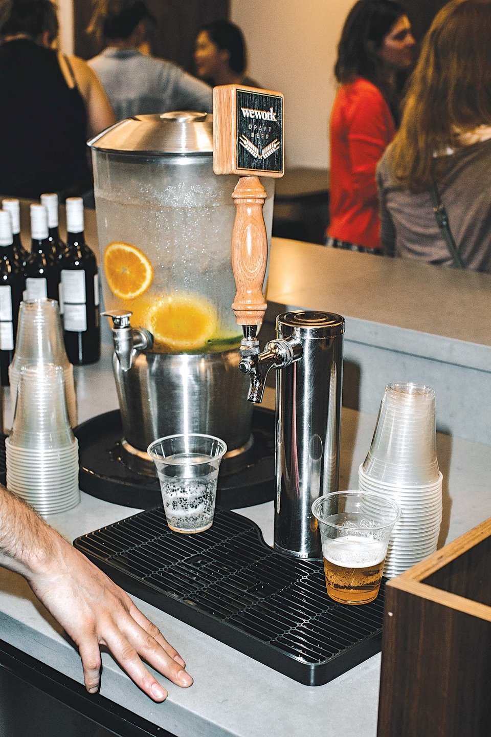 Τα γραφεία του μέλλοντος ή 5 δισ. χαμένος χώρος; Εκεί όπου δουλεύεις πίνοντας μπύρα [εικόνες] | iefimerida.gr 1