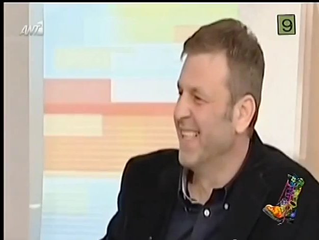 Φλερτ στον αέρα -Ο Απόστολος Γκλέτσος «έπαιξε» με παρουσιάστρια της ΝΕΡΙΤ  [εικόνες & βίντεο] | iefimerida.gr 0