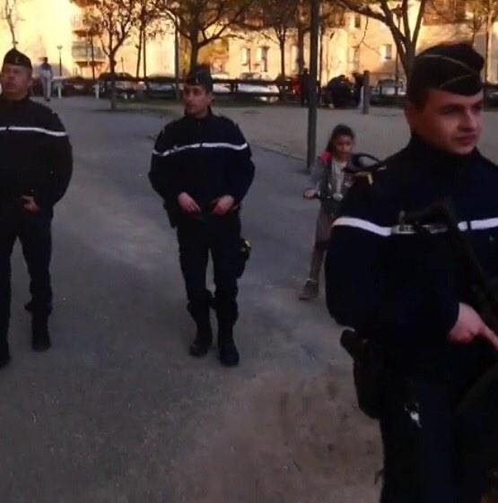 Αιματηρή επίθεση έξω από εβραϊκή συναγωγή στη Γαλλία - Τραυματίστηκαν 3 στρατιώτες [εικόνες] | iefimerida.gr 1