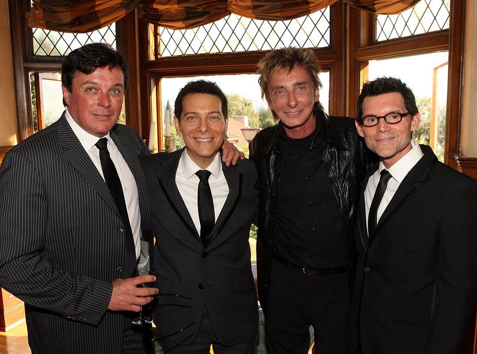 Δείτε ποιος τραγουδιστής παντρεύτηκε κρυφά τον μάνατζερ του [εικόνες]  | iefimerida.gr 2