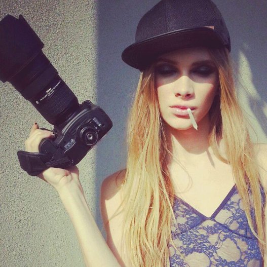 Ο 22χρονος άνδρας που βγάζει χρήματα ποζάροντας ως γυναίκα-μοντέλο [εικόνες] | iefimerida.gr 3