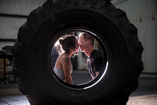 Ενας «γυμνασμένος» έρωτας - Ενας αρραβώνας με βαράκια και ακροβατικά [εικόνες] | iefimerida.gr 4