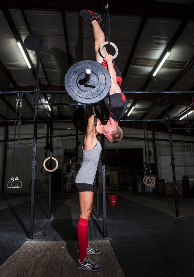 Ενας «γυμνασμένος» έρωτας - Ενας αρραβώνας με βαράκια και ακροβατικά [εικόνες] | iefimerida.gr 5