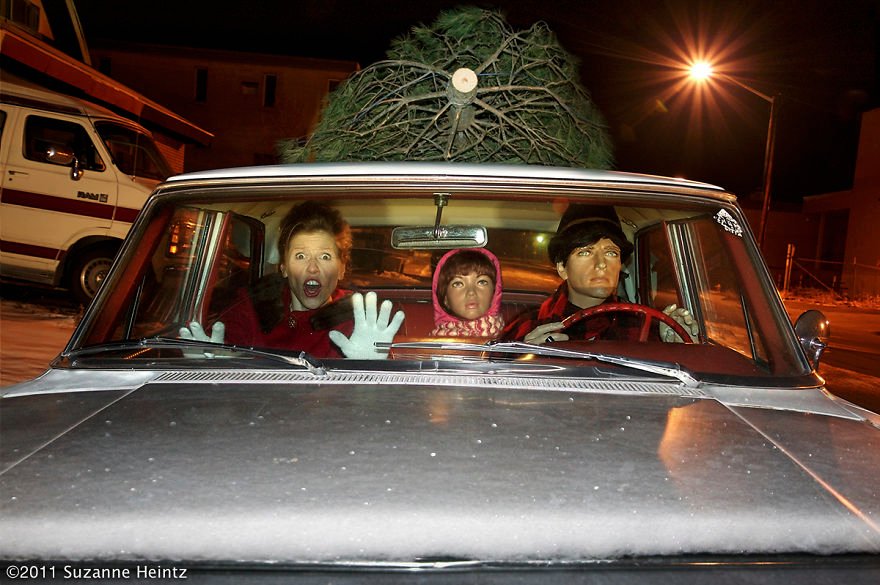 Ανύπαντρη 43χρονη έφτιαξε την «τέλεια» οικογένεια: Φωτογραφίζεται σε καθημερινές στιγμές με κούκλες [εικόνες] | iefimerida.gr 9
