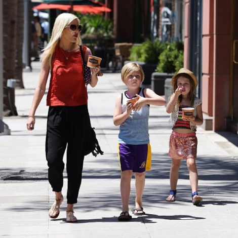 Ο Ελληνας που άνοιξε στο κέντρο του Χόλιγουντ  μαγαζί με ελληνικό γιαούρτι και ξεπουλάει -Πελάτισσές του η Σοφία Βεργκάρα, η Τόρι Σπέλινγκ και πολλοί άλλοι σταρ [εικόνες] | iefimerida.gr 15