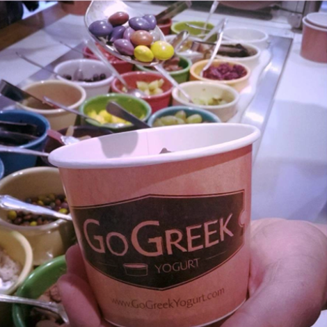 Ο Ελληνας που άνοιξε στο κέντρο του Χόλιγουντ  μαγαζί με ελληνικό γιαούρτι και ξεπουλάει -Πελάτισσές του η Σοφία Βεργκάρα, η Τόρι Σπέλινγκ και πολλοί άλλοι σταρ [εικόνες] | iefimerida.gr 5