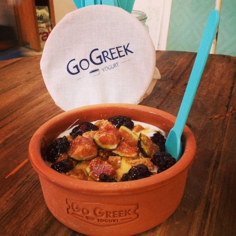 Ο Ελληνας που άνοιξε στο κέντρο του Χόλιγουντ  μαγαζί με ελληνικό γιαούρτι και ξεπουλάει -Πελάτισσές του η Σοφία Βεργκάρα, η Τόρι Σπέλινγκ και πολλοί άλλοι σταρ [εικόνες] | iefimerida.gr 9