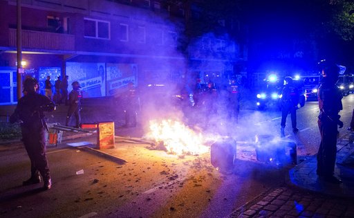 H Σύνοδος των G20 τελείωσε, τα επεισόδια συνεχίστηκαν -Φωτιές στους δρόμους του Αμβούργου [εικόνες] | iefimerida.gr 2