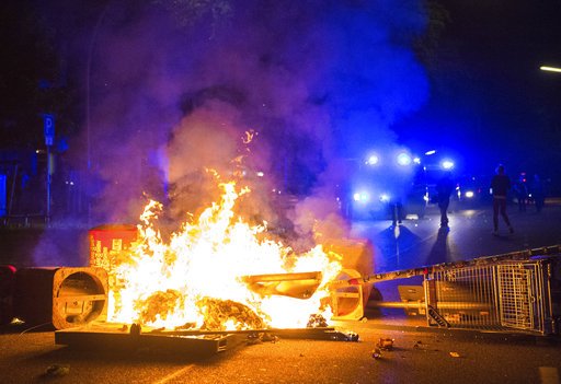 H Σύνοδος των G20 τελείωσε, τα επεισόδια συνεχίστηκαν -Φωτιές στους δρόμους του Αμβούργου [εικόνες] | iefimerida.gr 3