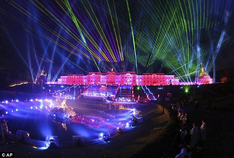 Φαντασμαγορικές φωτογραφίες από τις Ρώσικες «Βερσαλίες» στους G20 -Πούτιν, Ομπάμα,Μέρκελ στο ίδιο τραπέζι [εικόνες] | iefimerida.gr 4