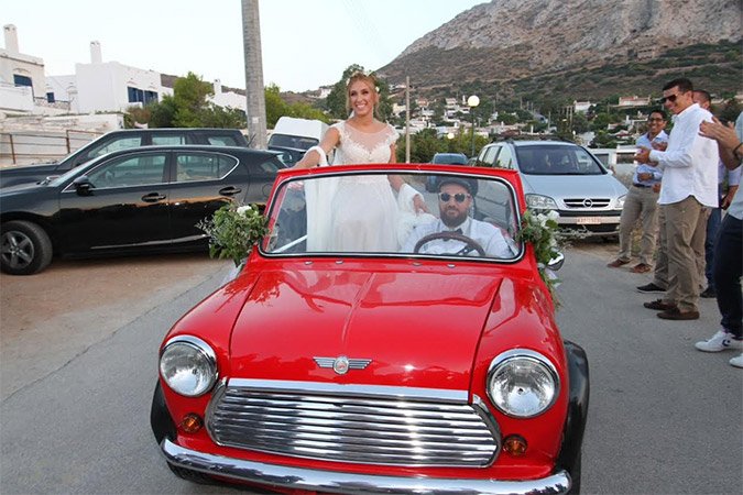 Οι πρώτες φωτογραφίες από το γάμο Ψυχράμη - Μακαλιά: Με την κοιλιά έξω η νύφη [εικόνες]  | iefimerida.gr 3