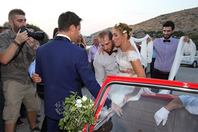 Οι πρώτες φωτογραφίες από το γάμο Ψυχράμη - Μακαλιά: Με την κοιλιά έξω η νύφη [εικόνες]  | iefimerida.gr 4