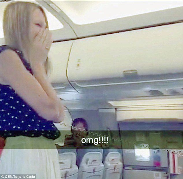 Γάμος στα 35.000 πόδια -Της έκανε έκπληξη και την παντρεύτηκε στην πτήση για Αθήνα [εικόνες] | iefimerida.gr 3