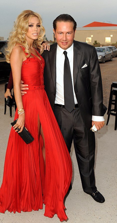 Το ακριβότερο διαζύγιο στην ιστορία - Τίτλοι τέλους για Πέτρα Εκλεστοουν και Τζέιμς Σταντ [εικόνες] | iefimerida.gr 1