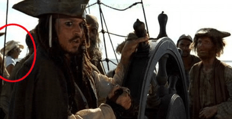 Φορτηγά σε μεσαιωνικές μάχες -Κινητήρες σε ρωμαϊκά άρματα: Τα πιο ξεκαρδιστικά λάθη σε μεγάλες παραγωγές [εικόνες] | iefimerida.gr 1