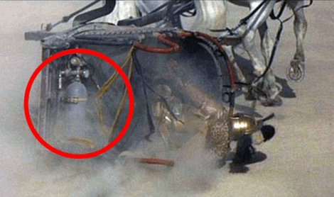 Φορτηγά σε μεσαιωνικές μάχες -Κινητήρες σε ρωμαϊκά άρματα: Τα πιο ξεκαρδιστικά λάθη σε μεγάλες παραγωγές [εικόνες] | iefimerida.gr 2