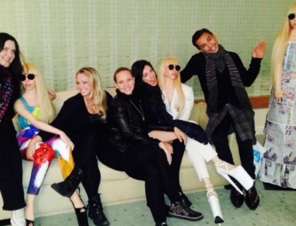 Οι ανατριχιαστικές Gaga dolls είναι σε φυσικό μέγεθος, παίζουν μουσική και μοιάζουν εκπληκτικά στην αλλόκοτη σταρ [εικόνες + βίντεο] | iefimerida.gr 3