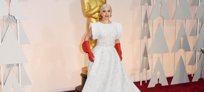 Το Διαδίκτυο «γλεντάει» τη Lady Gaga για την εμφάνιση αλά νοικοκυρά στα Οσκαρ [εικόνες] | iefimerida.gr 0