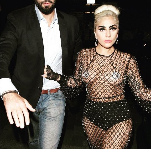 Κρύσταλλα, στρας και δραματικά περιγράμματα - Η Lady Gaga δημιούργησε τη νέα τάση ομορφιάς στα φρύδια [εικόνες] | iefimerida.gr 0