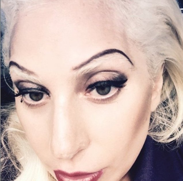 Κρύσταλλα, στρας και δραματικά περιγράμματα - Η Lady Gaga δημιούργησε τη νέα τάση ομορφιάς στα φρύδια [εικόνες] | iefimerida.gr 6