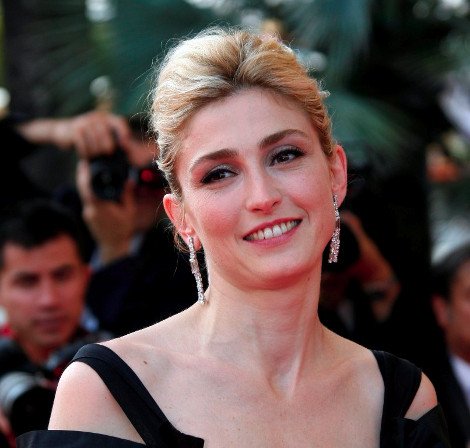 Οργιο φημών για γάμο Ολάντ-Γκαγιέ -Πότε ο πρόεδρος θα ανέβει τα σκαλιά της εκκλησίας με την ηθοποιό [εικόνες] | iefimerida.gr 10