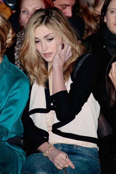 Οργιο φημών για γάμο Ολάντ-Γκαγιέ -Πότε ο πρόεδρος θα ανέβει τα σκαλιά της εκκλησίας με την ηθοποιό [εικόνες] | iefimerida.gr 11