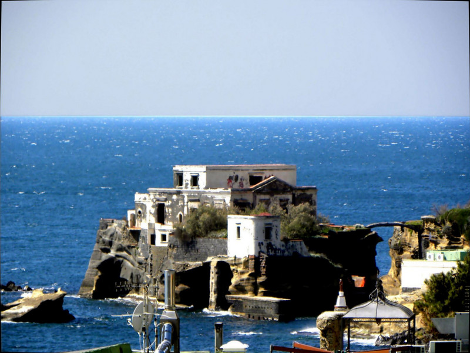 Το πιο αλλόκοτο νησί της Μεσογείου: Ενας μοναδικής ομορφιάς παράδεισος που τον συνοδεύει μια κατάρα -Οι ατυχίες που έχουν βρει τους διάσημους ιδιοκτήτες του [εικόνες] | iefimerida.gr 10