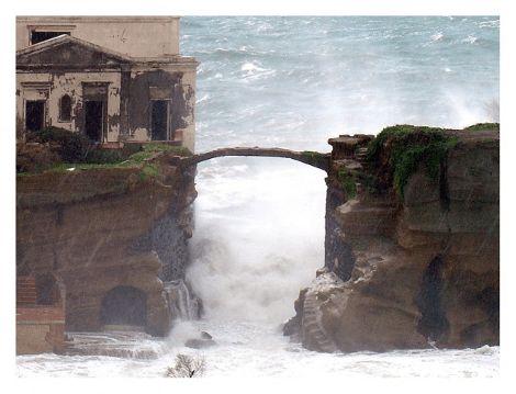 Το πιο αλλόκοτο νησί της Μεσογείου: Ενας μοναδικής ομορφιάς παράδεισος που τον συνοδεύει μια κατάρα -Οι ατυχίες που έχουν βρει τους διάσημους ιδιοκτήτες του [εικόνες] | iefimerida.gr 20