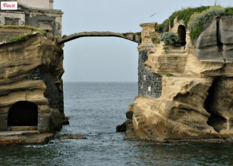 Το πιο αλλόκοτο νησί της Μεσογείου: Ενας μοναδικής ομορφιάς παράδεισος που τον συνοδεύει μια κατάρα -Οι ατυχίες που έχουν βρει τους διάσημους ιδιοκτήτες του [εικόνες] | iefimerida.gr 4