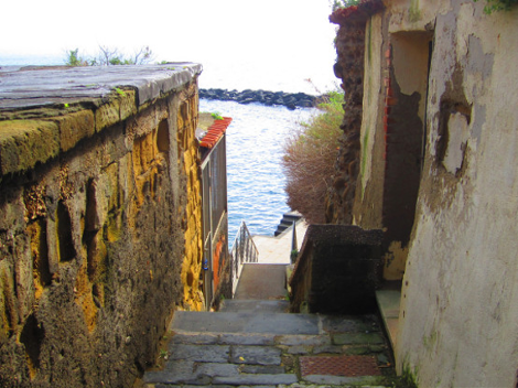 Το πιο αλλόκοτο νησί της Μεσογείου: Ενας μοναδικής ομορφιάς παράδεισος που τον συνοδεύει μια κατάρα -Οι ατυχίες που έχουν βρει τους διάσημους ιδιοκτήτες του [εικόνες] | iefimerida.gr 6