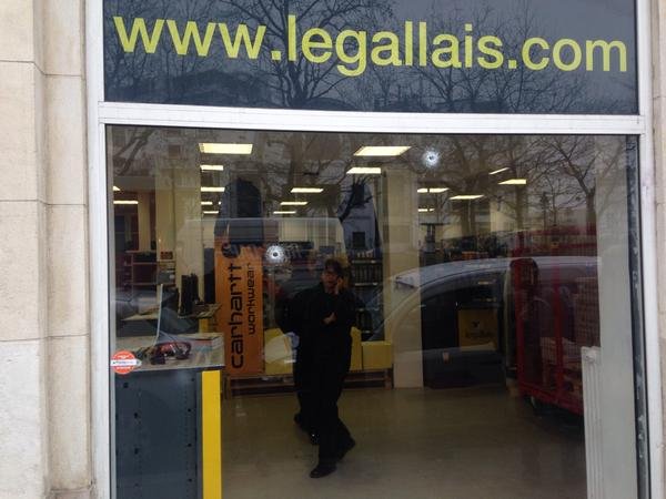 Σοκ στο Παρίσι: Τρομοκρατική επίθεση σε περιοδικό με 12 νεκρούς [εικόνες] | iefimerida.gr 8