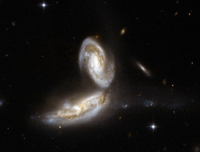 Εντυπωσιακές συγκρούσεις γαλαξιών στολίζουν τον νυχτερινό ουρανό [εικόνες] | iefimerida.gr 6