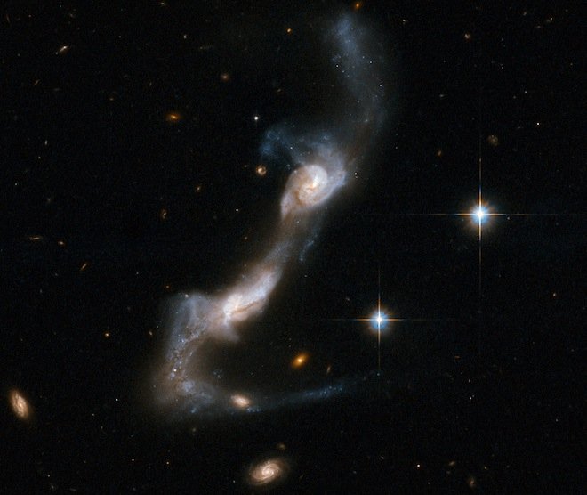 Εντυπωσιακές συγκρούσεις γαλαξιών στολίζουν τον νυχτερινό ουρανό [εικόνες] | iefimerida.gr 7