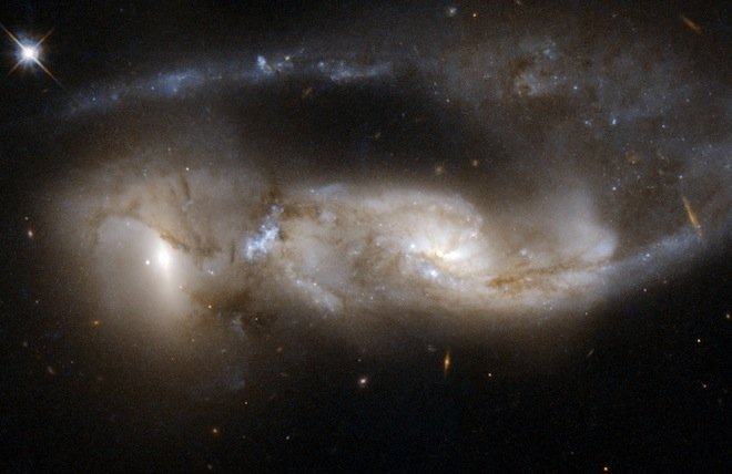 Εντυπωσιακές συγκρούσεις γαλαξιών στολίζουν τον νυχτερινό ουρανό [εικόνες] | iefimerida.gr 8