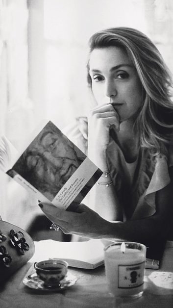 Η πρώην του Ολάντ Ζιλί Γκαγιέ, κάτω από άκρα μυστικότητα, στην Αίγινα [εικόνες] | iefimerida.gr 2