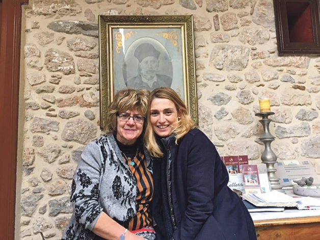 Η πρώην του Ολάντ Ζιλί Γκαγιέ, κάτω από άκρα μυστικότητα, στην Αίγινα [εικόνες] | iefimerida.gr 3