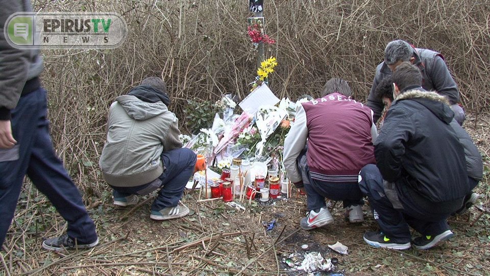 Τρισάγιο από σπουδαστές της Γαλακτομικής Σχολής και από τους Κρητικούς εκεί όπου βρέθηκε ο Βαγγέλης [εικόνες & βίντεο] | iefimerida.gr 0