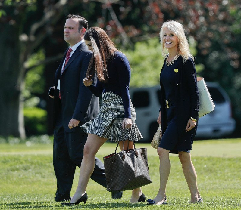 Γαλανομάτα, 28 ετών, πρώην μοντέλο -Αυτή «έστεψε» ο Τραμπ διάδοχο του Σκαραμούτσι [εικόνες] | iefimerida.gr 0