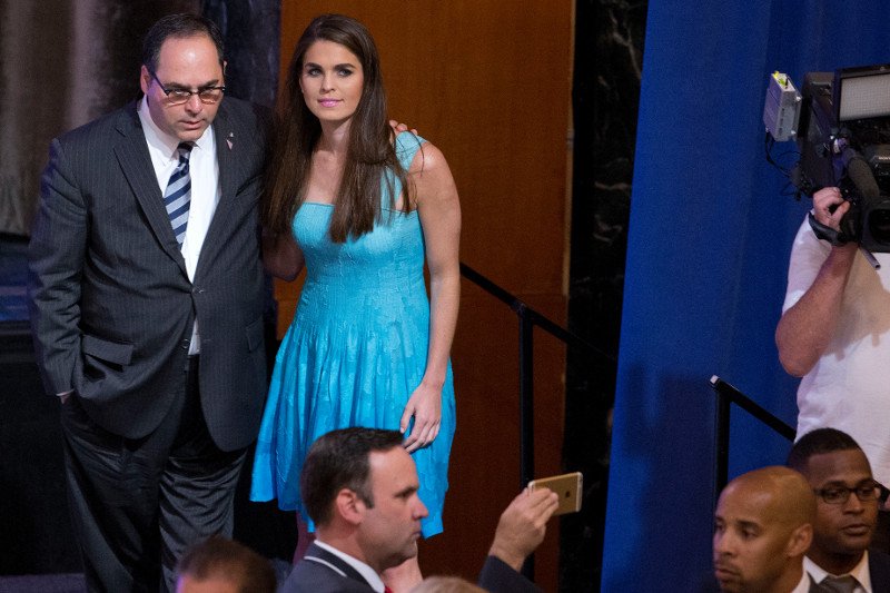 Γαλανομάτα, 28 ετών, πρώην μοντέλο -Αυτή «έστεψε» ο Τραμπ διάδοχο του Σκαραμούτσι [εικόνες] | iefimerida.gr 2