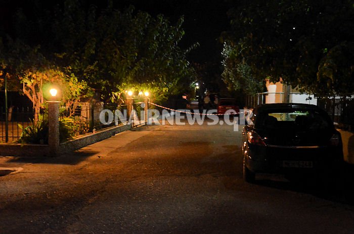 Αίσιο τέλος στο θρίλερ του Μεσολογγίου: Παραδόθηκαν τα 3 αδέλφια που είχαν κλειστεί στο σπίτι τους και απειλούσαν να αυτοκτονήσουν [εικόνες] | iefimerida.gr 0