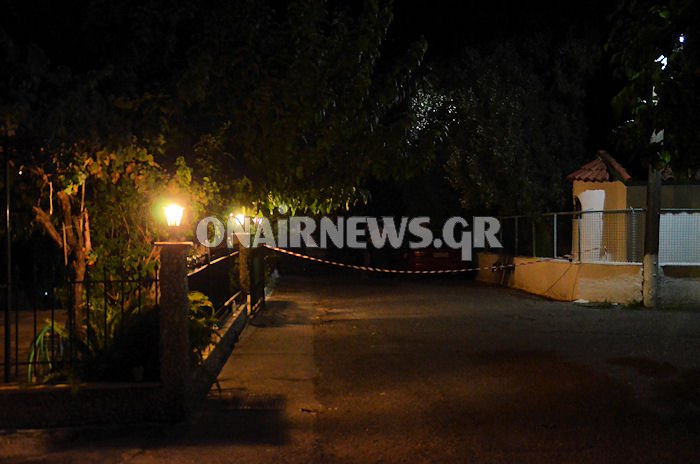 Αίσιο τέλος στο θρίλερ του Μεσολογγίου: Παραδόθηκαν τα 3 αδέλφια που είχαν κλειστεί στο σπίτι τους και απειλούσαν να αυτοκτονήσουν [εικόνες] | iefimerida.gr 2